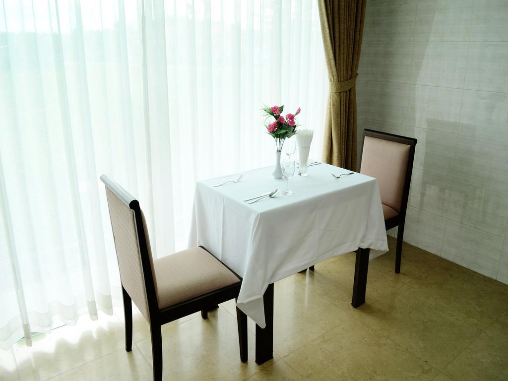 Myat Nan Yone Hotel Naypyidaw Exterior foto