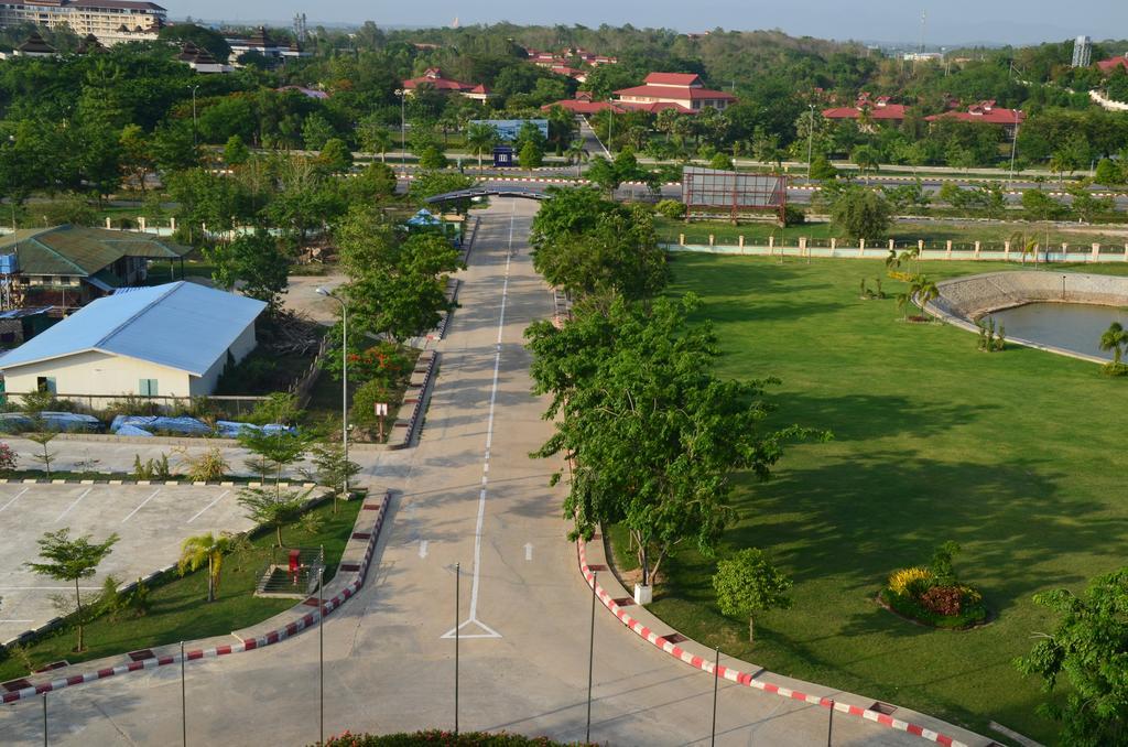 Myat Nan Yone Hotel Naypyidaw Exterior foto